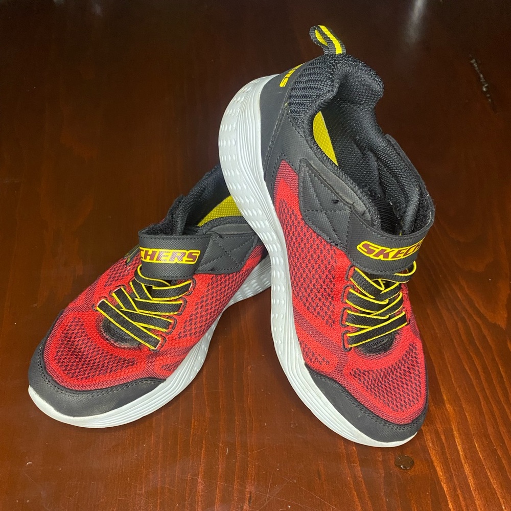 Skechers Boys size 3 (Big Boy) Red and Black Sneakers Kids Youth Velcro